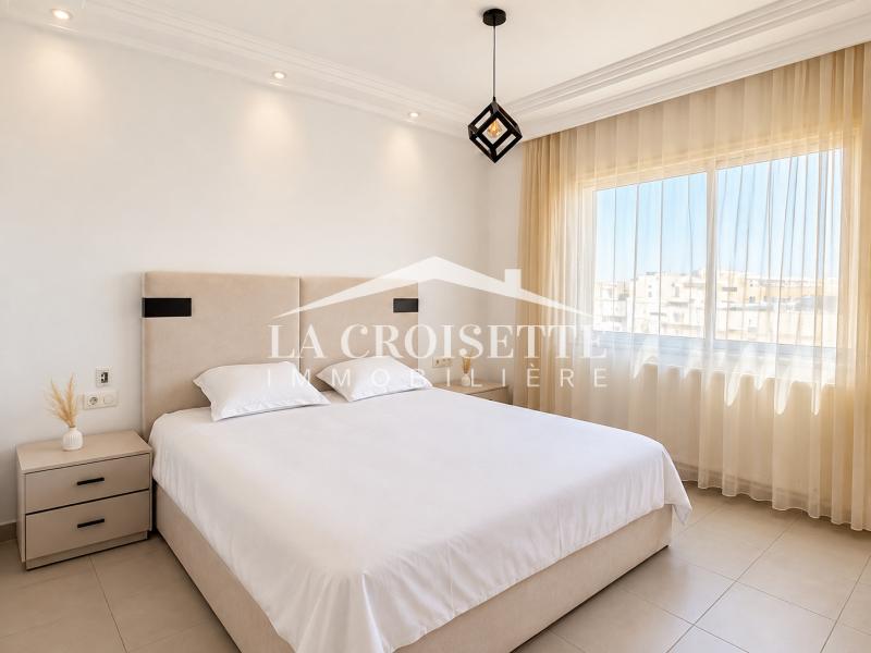 Penthouse meublé S+4 avec piscine et vue sur lac au Lac 2